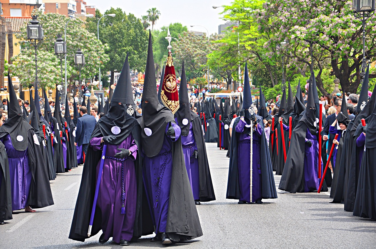 planificar tu estrategia digital para Semana Santa; define a tu audiencia