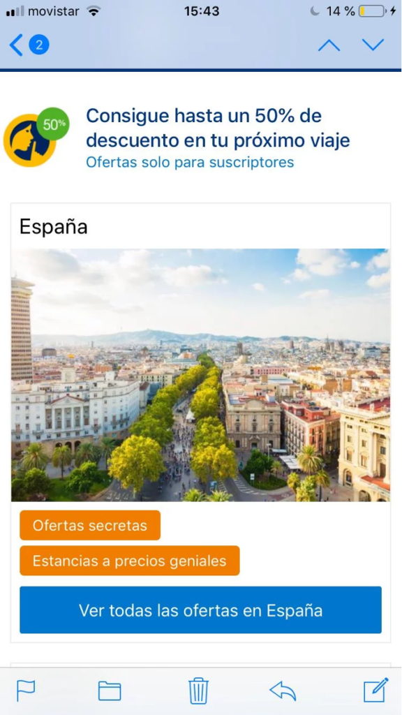 El email marketing se ha convertido en una herramienta clave para fidelizar clientes y construir relaciones duraderas. Esta estrategia permite crear secuencias de correos automatizados que fomentan la lealtad y el compromiso de los usuarios. La fidelización con email marketing es una oportunidad que las marcas no pueden dejar pasar, pues una correcta implementación puede incrementar ventas y mantener una base de clientes satisfechos y comprometidos.H2 Beneficios de la fidelización con email marketing Fidelizar clientes implica mucho más que realizar una venta única. La fidelización con email marketing consiste en construir una relación que haga sentir al cliente valorado y cuidado, favoreciendo la repetición de compra. Según datos de Help Scout, aumentar las tasas de retención de clientes en un 5% puede aumentar las ganancias entre un 25% y un 95%. Por ello, las empresas deben implementar estrategias eficaces para mantener una comunicación constante y relevante con sus clientes. H2 Consejos para crear emails automáticos de feedback que fidelizan En la fidelización con email marketing es esencial diseñar emails automáticos que busquen conectar con los usuarios y mejorar su experiencia. A continuación, algunos consejos clave: H3 A. Personaliza los mensajes Los clientes desean recibir una atención personalizada. Para ello, es fundamental que los correos de feedback se dirijan a perfiles específicos de clientes. Son los pequeños detalles como utilizar su nombre, hacer referencias a sus compras recientes y enviar mensajes según su comportamiento, los que incrementarán la probabilidad de fidelización. H3 B. Define el estilo y la estructura Hoy en día es crucial no perder de vista el diseño responsive. El teléfono móvil es la principal fuente de acceso al correo por delante de los ordenadores, por lo que un buen diseño adaptado para pantallas móviles será imprescindible para conseguir la fidelización con email marketing de tus clientes. Piensa que si estás buscando una respuesta por parte de tu cliente, le tiene que resultar sencillo y fluido. De lo contrario, el porcentaje de respuesta será mucho más bajo. Es importante que el estilo resulte agradable para que invierta más tiempo en él. H3 C. Calcula los tiempos de envío En la fidelización con email marketing es necesario encontrar el momento adecuado para enviar correos. Evita saturar la bandeja de entrada del cliente; en lugar de eso, planifica un calendario de envíos que sea efectivo pero respetuoso. Hay veces que ciertas compañías tienen prisa por mostrar todas las novedades que tienen. Un continuo bombardeo de mensajes va a llevar a que tus clientes se cansen de ti, y eso solo puede traer consecuencias negativas. Es preferible la calidad a la cantidad cuando hablamos de emails de feedback que fidelizan. H2 Tipos de emails que contribuyen a la fidelización Una de las claves para la fidelización con email marketing es seleccionar correctamente los tipos de correos que se enviarán y su contenido. A continuación, algunos de los más efectivos: 1. Email de agradecimiento. Agradecer a un cliente por su primera compra o por asistir a un evento es una excelente oportunidad para reforzar la relación. Aprovecha este correo para invitarles a seguir tus redes sociales o sugerir productos complementarios. 2. Email de bienvenida. Cuando un cliente se suscribe o se registra, enviar un correo de bienvenida es esencial para comenzar con buen pie. Este email debe contener un mensaje cálido y, si es posible, alguna oferta de bienvenida que incentive su primera compra. 3. Correo para obtener feedback. Solicitar la opinión de tus clientes te permitirá conocer su grado de satisfacción y mejorar tu oferta. La clave está en mostrar interés genuino y aprovechar la oportunidad para ajustar lo que no esté funcionando. 4. Emails con descuentos en próximas compras. Ofrecer descuentos exclusivos a clientes recurrentes genera una sensación de recompensa y reconocimiento, lo que los incentiva a seguir comprando. Foto: email con descuento para próxima compra. Alt: Ejemplo de fidelización con email marketing de descuento. 5. Emails de confirmación de pedidos. La confirmación de un pedido es un punto clave en la experiencia del cliente. No te limites a enviar solo la factura; aprovecha para incluir recomendaciones de productos relacionados o enlaces a redes sociales. Foto: Seguimiento del pedido Alt: seguimiento del pedido - Fidelización con email marketing H2 La secuencia ideal de emails para la fidelización Es fundamental contar con una secuencia bien estructurada que abarque todas las etapas del ciclo del cliente. Aquí un modelo sugerido: 1. Email de agradecimiento: tras una compra o participación en un evento. 2. Email de confirmación de pedido: notifica al cliente sobre el estado de su compra y ofrece recomendaciones. 3. Email de cross-selling: aprovecha los datos del usuario y la IA para ofrecer productos relacionados con sus últimas compras o datos de navegación. 4. Email de seguimiento de reposición: notifica cuando un producto favorito vuelva a estar disponible. Foto: Email de reposición de producto Alt: reposición de producto - fidelización con email marketing 5. Email de encuestas: solicita feedback sobre el servicio o producto. 6. Email de aniversario: felicita al cliente en su cumpleaños o aniversario de suscripción con una oferta especial. H2 10 ejemplos de emails automáticos de feedback que fidelizan Implementar ejemplos prácticos de emails automáticos de feedback que fidelizan puede hacer la diferencia en la relación con tus clientes. Estos correos bien estructurados no solo ayudan a mantener un contacto constante con tus usuarios, sino que también mejoran la experiencia general con la marca. Aquí tienes diez ejemplos efectivos para aplicar en tu estrategia: H3 1. Email de bienvenida Al recibir un nuevo suscriptor, envía un correo de bienvenida con información relevante, recursos útiles o descuentos. Es la oportunidad perfecta para dar la mejor primera impresión. H3 2. Gracias por la primera compra Un email de agradecimiento por una primera compra marca el inicio de una relación más profunda. Incluye una recomendación de productos complementarios para fomentar una segunda compra. H3 2. Email de sugerencias Solicitar sugerencias tras una compra permite conocer áreas de mejora. A través de un simple formulario o encuesta, puedes descubrir qué opinan tus clientes y qué necesitan. Esto les hará sentir valorados y reforzará su lealtad. Foto: Solicitud de feedback a través de email Alt: sugerencias - fidelización con email marketing H3 4. Invitación a participar en redes sociales Aprovecha este email para animar a los clientes a seguirte en tus redes sociales y ser parte de una comunidad activa. Incentívalos con contenido exclusivo o sorteos. H3 5. Agradecimiento después de un evento Si organizas un evento, envía un correo agradeciendo la asistencia y proponiendo futuros encuentros. Añadir una encuesta de valoración con estrellas o comentarios permitirá obtener feedback valioso. H3 6. Apartado de preguntas frecuentes Un correo que incluya respuestas a preguntas habituales genera confianza y muestra que la marca se preocupa por resolver dudas antes de que surjan. Además, evita una saturación del soporte al cliente. H3 7. Encuestas de satisfacción Envía encuestas con un diseño sencillo que permita obtener datos sobre la experiencia de compra y el uso del producto. Esto ayudará a mejorar tus servicios y a demostrar que valoras las opiniones de tus clientes. Foto: email de solicitud de reseñas Alt: email de reseñas - fidelización con email marketing H3 8. Emails de carrito abandonado Estos correos son fundamentales para recuperar ventas perdidas. Cuando un cliente deja productos sin completar la compra, un email bien diseñado puede recordarle los artículos y ofrecerle un incentivo para finalizar la transacción, como un descuento o envío gratuito. Estos mensajes no solo impulsan las conversiones, sino que también demuestran la atención y el cuidado de la marca hacia sus clientes. Foto: email de carrito abandonado Alt: fidelización con email marketing automatizado de carrito abandonado H3 9. Avances de futuros proyectos o productos Mantén a tus clientes informados de las próximas novedades. Adelanta el lanzamiento de productos o proyectos para generar expectativa y mantener el interés de tus usuarios. Foto: lanzamiento de nuevos producto a través de email marketing Alt: fidelización con email marketing con correos de lanzamiento de nuevos productos H3 10. Emails de cumpleaños o aniversario Un simple "¡Feliz cumpleaños!" acompañado de un descuento o regalo es una excelente táctica para demostrar aprecio y fomentar la fidelidad. Estos detalles personalizan la relación y marcan una gran diferencia. Implementar estos emails automáticos de feedback que fidelizan te permitirá mejorar la relación con tus clientes y fomentar una lealtad duradera. La fidelización con email marketing se basa en la implementación de estrategias de comunicación automatizadas y personalizadas que fomenten la lealtad de los clientes. Al aplicar los consejos y ejemplos, las marcas pueden incrementar la satisfacción de sus usuarios, mejorar la retención y, en consecuencia, aumentar las ventas. Recuerda que una secuencia ideal de correos electrónicos no solo fortalece la relación con el cliente, sino que también refuerza la imagen de la marca y garantiza un retorno positivo de la inversión. Con la plataforma de MDirector, puedes crear y gestionar fácilmente estas campañas automatizadas, personalizando los envíos según el comportamiento de tus usuarios y maximizando así el impacto de tus estrategias de email marketing. Además, contarás con herramientas avanzadas para segmentar tu audiencia y optimizar tus mensajes, asegurando una comunicación más efectiva y resultados tangibles. ¡Regístrate gratis y empieza a probarlo!